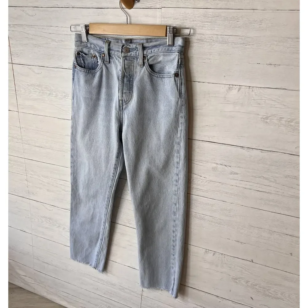 Levis Jeans Womens Size 25 Wedgie Straight Light Wash Button Fly 100% Cotton